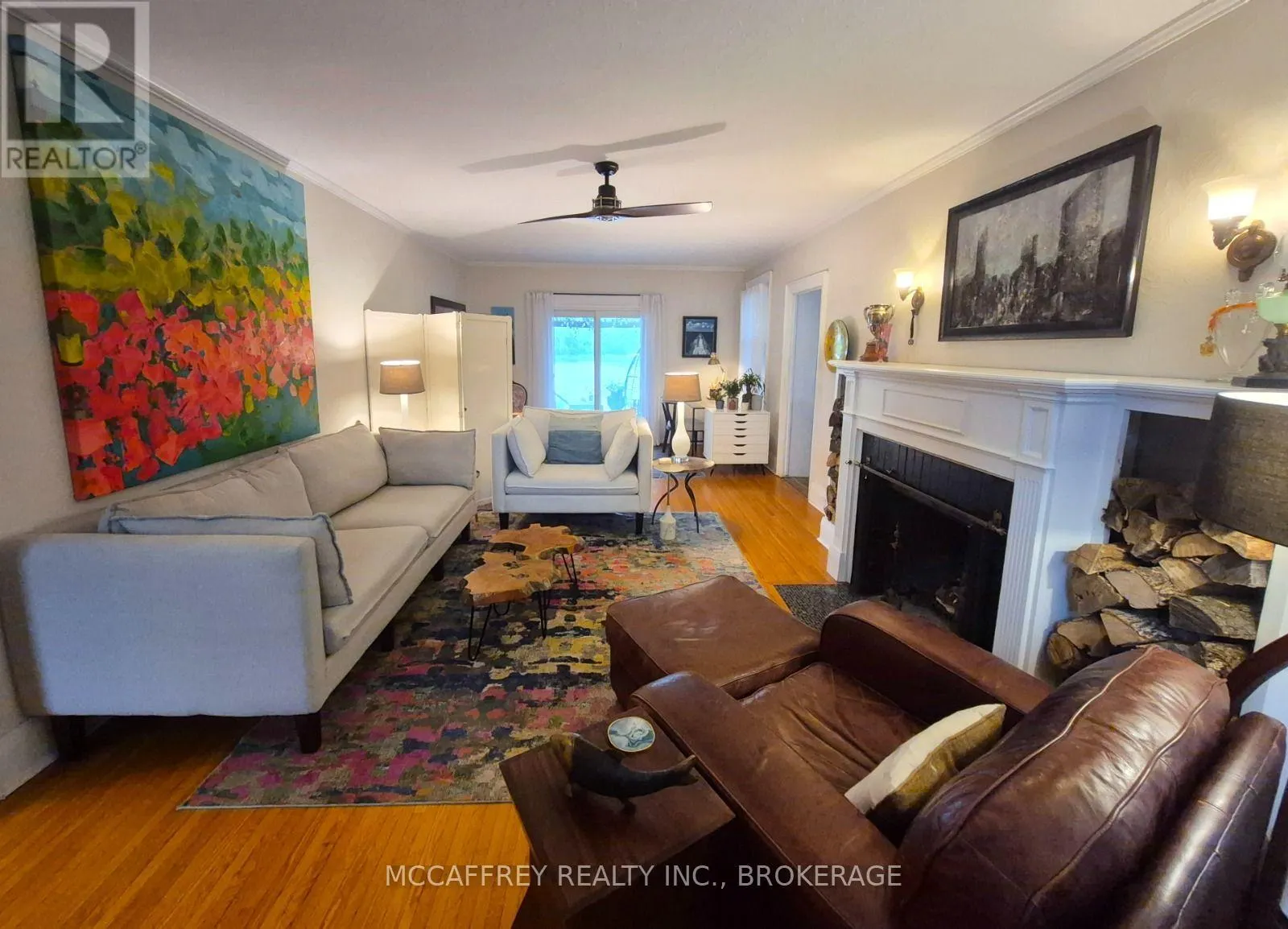 442 DUNDAS STREET W