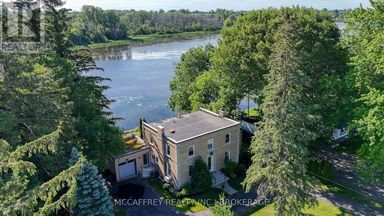 442 DUNDAS STREET W