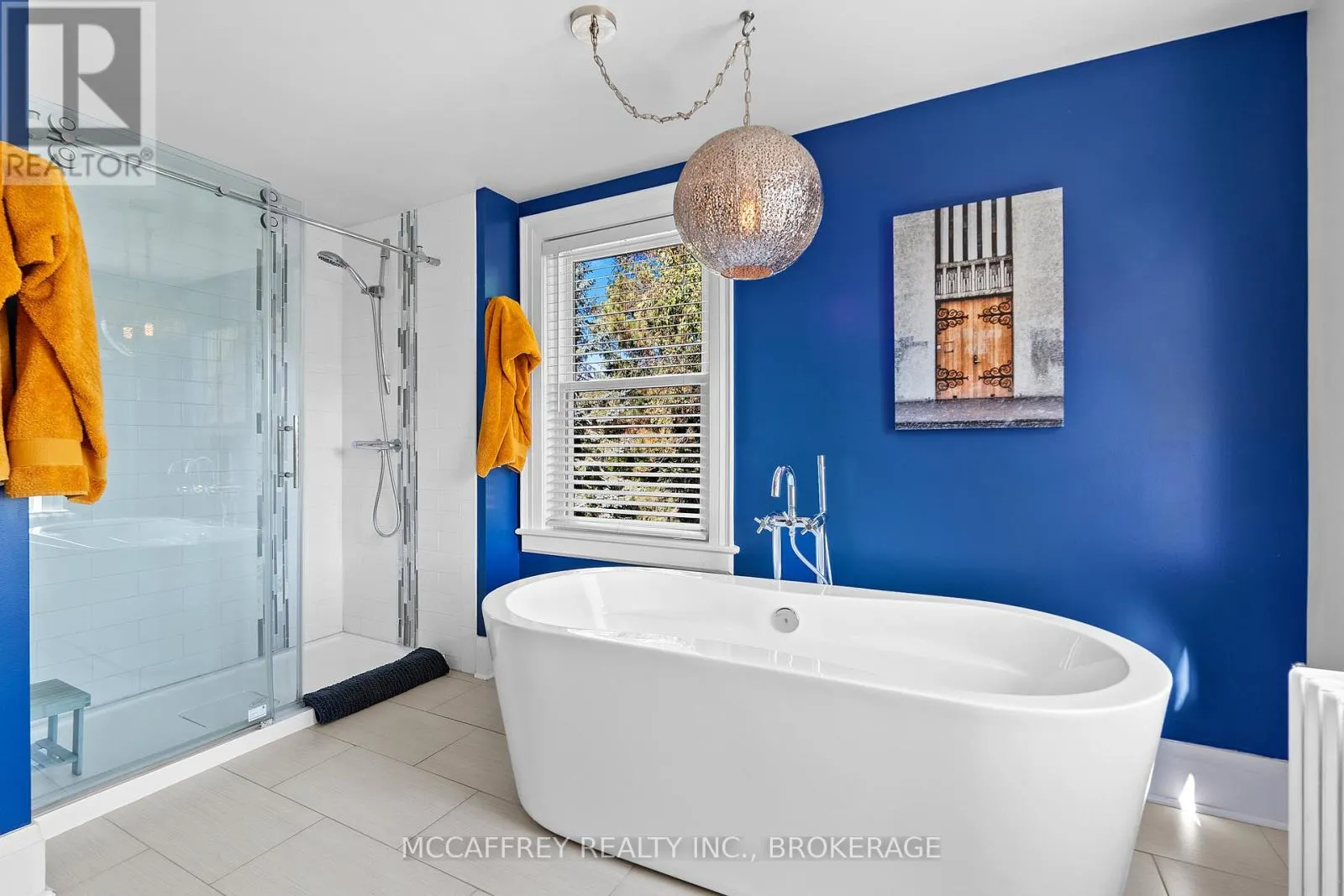 442 DUNDAS STREET W