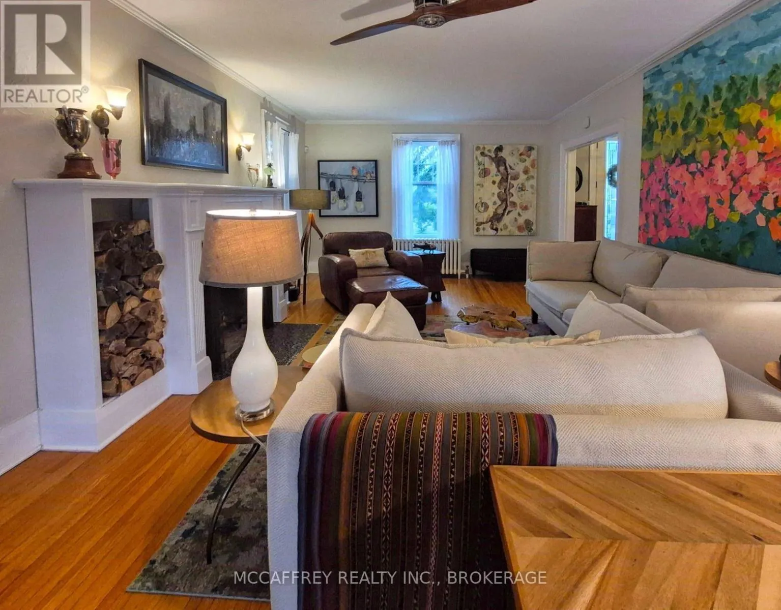 442 DUNDAS STREET W