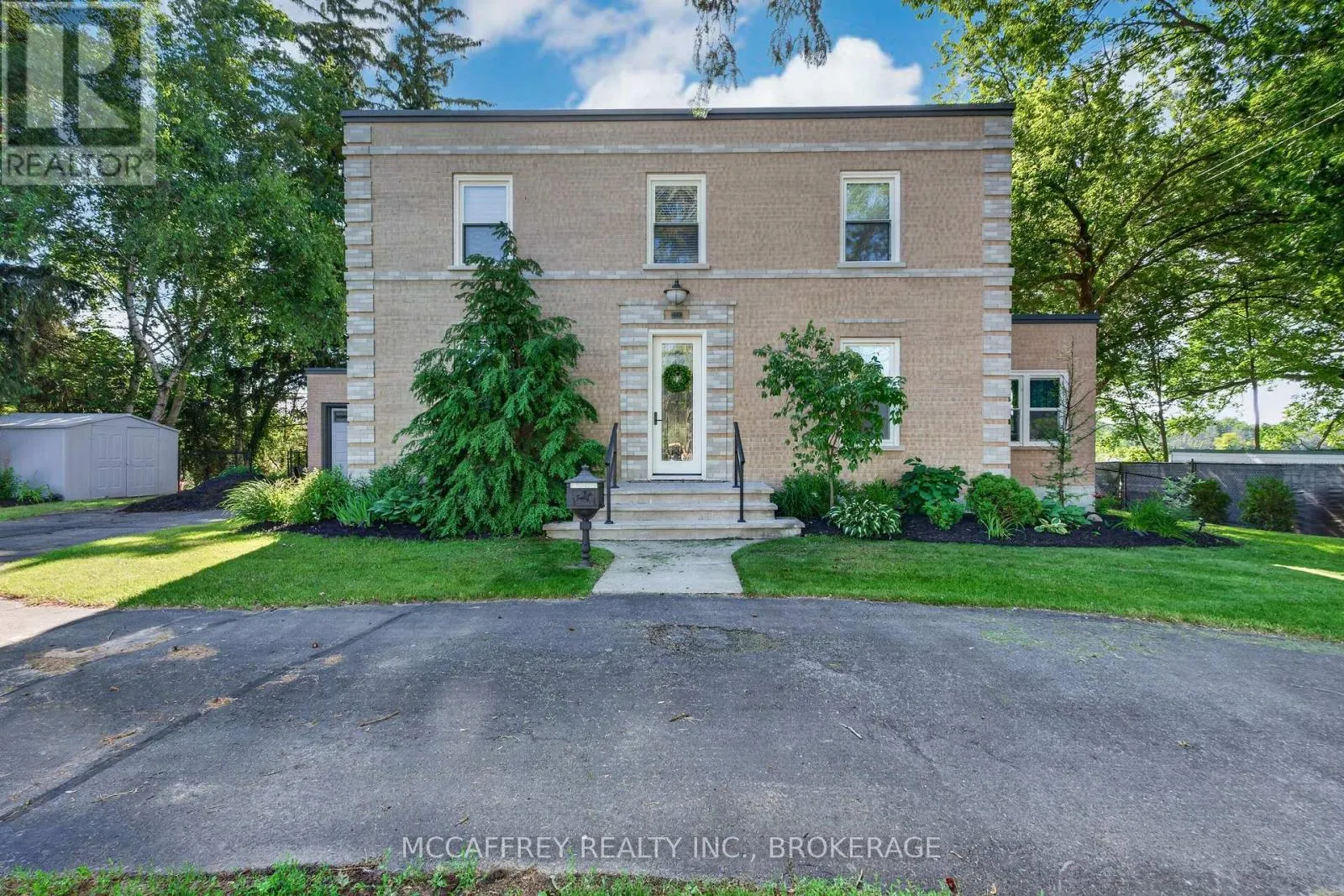 442 DUNDAS STREET W