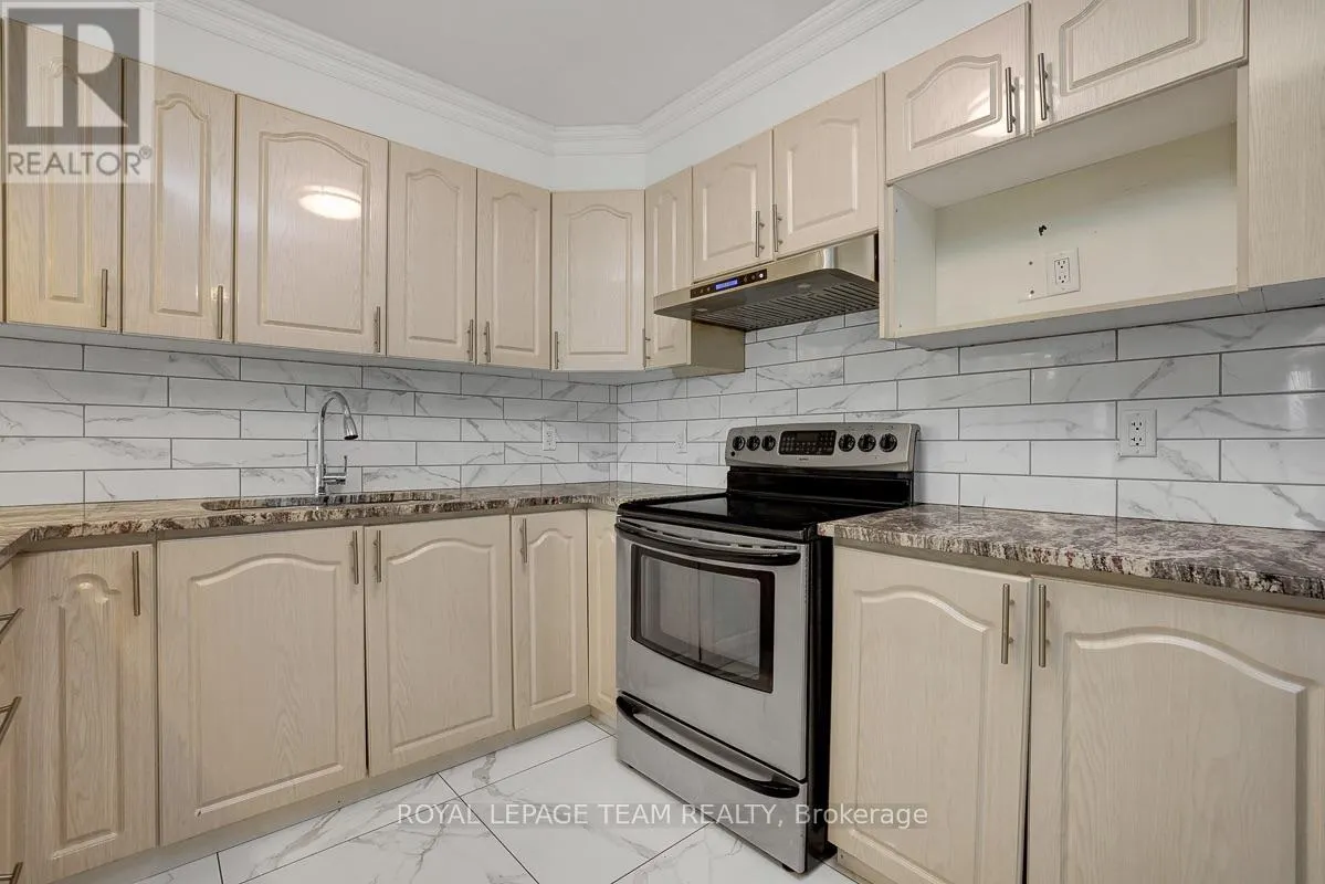 1208 - 158A MCARTHUR AVENUE