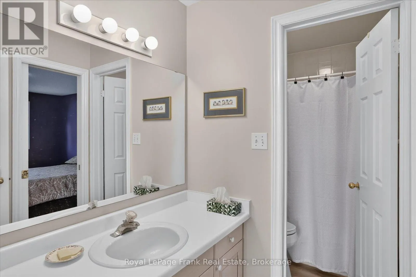 1544 GLENFOREST CRESCENT
