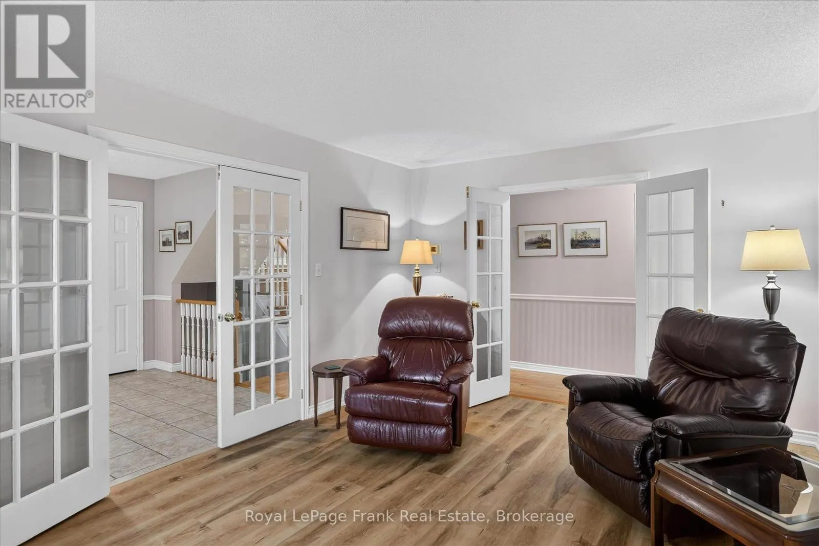 1544 GLENFOREST CRESCENT