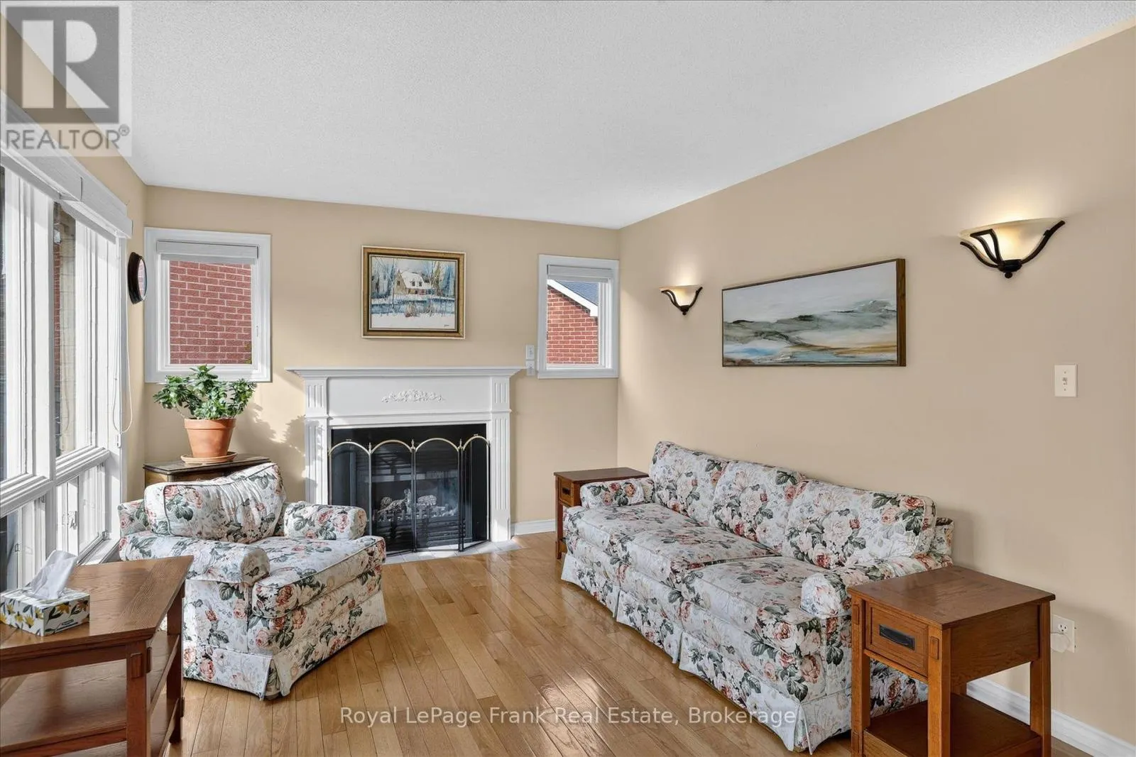 1544 GLENFOREST CRESCENT