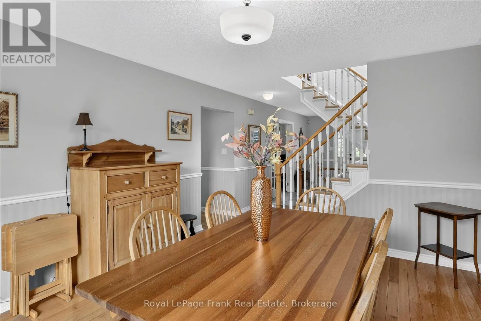 1544 GLENFOREST CRESCENT