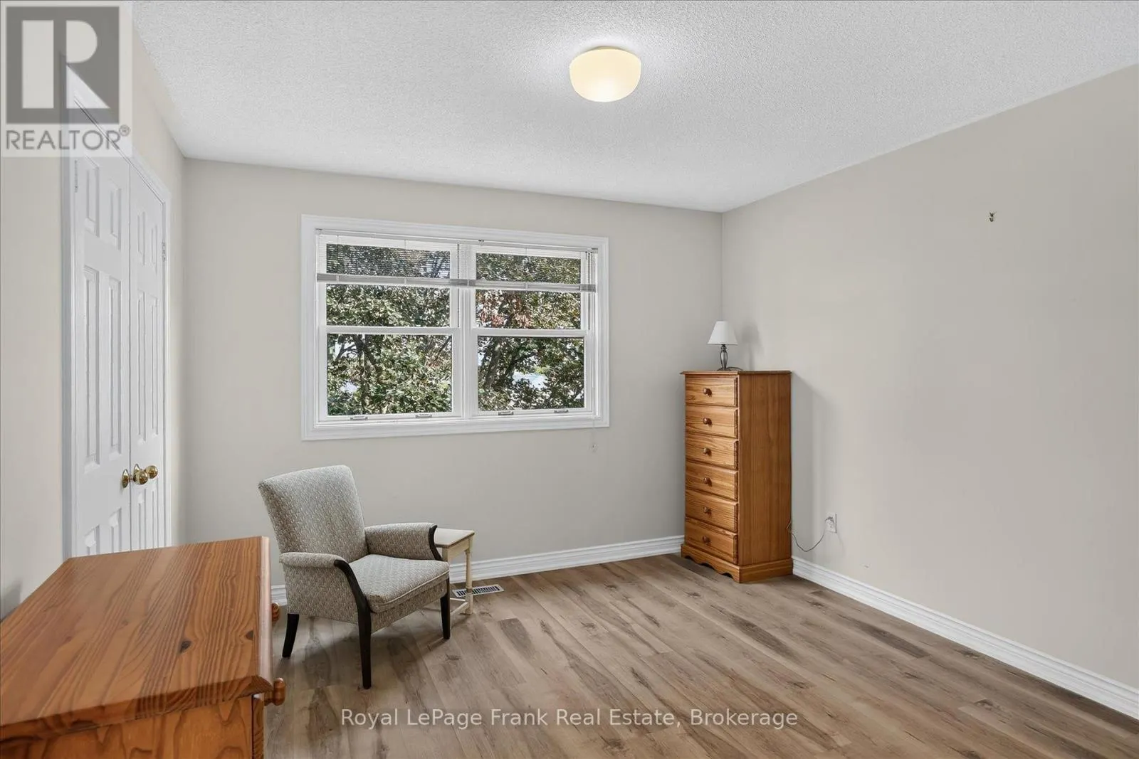 1544 GLENFOREST CRESCENT
