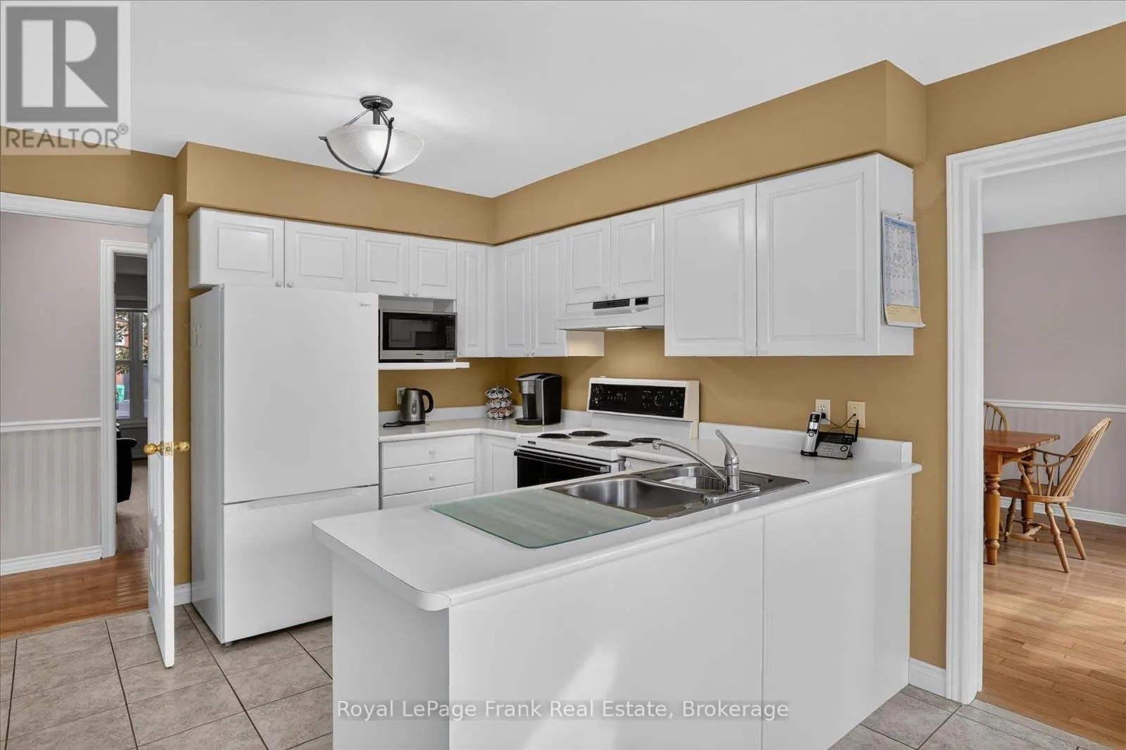 1544 GLENFOREST CRESCENT