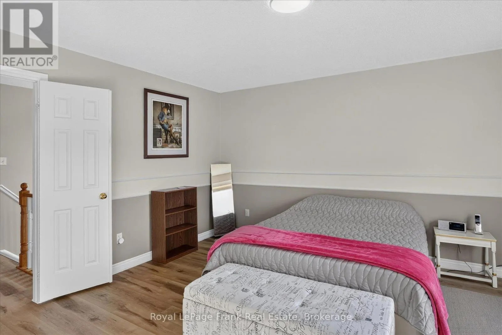 1544 GLENFOREST CRESCENT