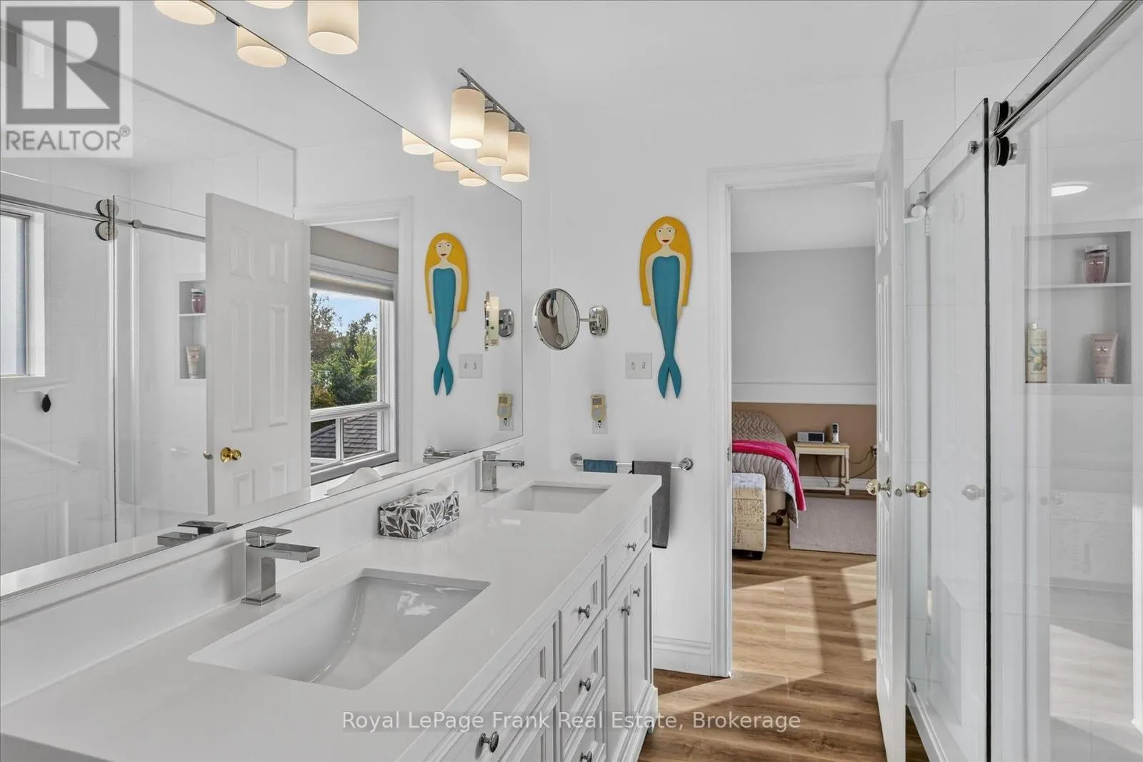 1544 GLENFOREST CRESCENT