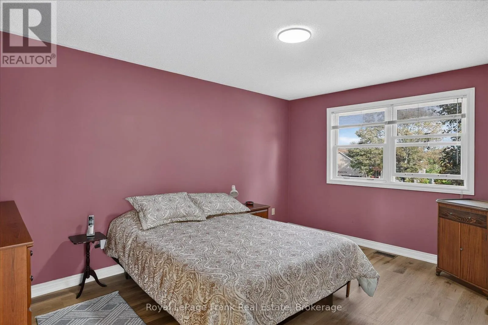 1544 GLENFOREST CRESCENT