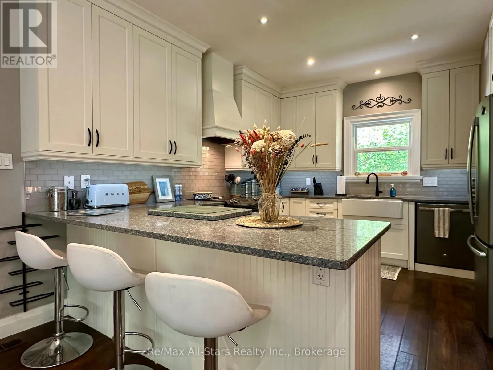 316 1/2 RIVERSIDE DRIVE