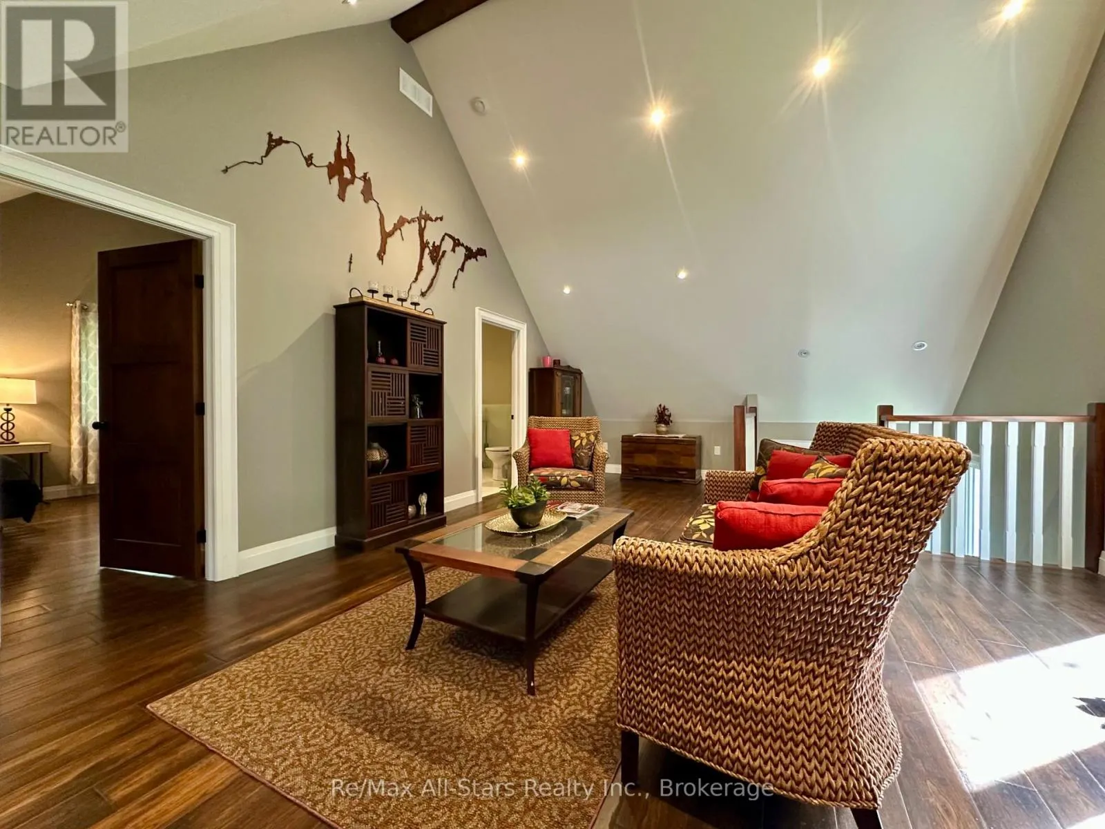 316 1/2 RIVERSIDE DRIVE
