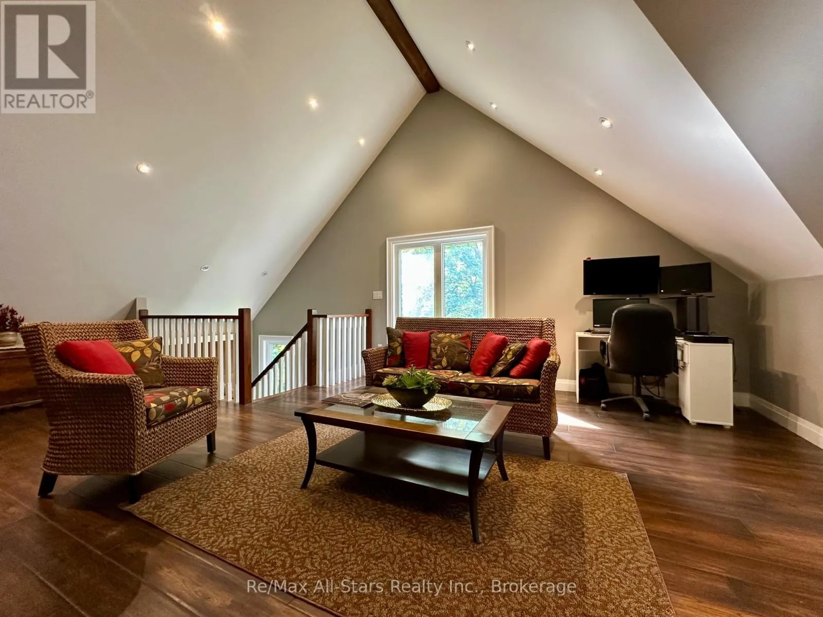 316 1/2 RIVERSIDE DRIVE
