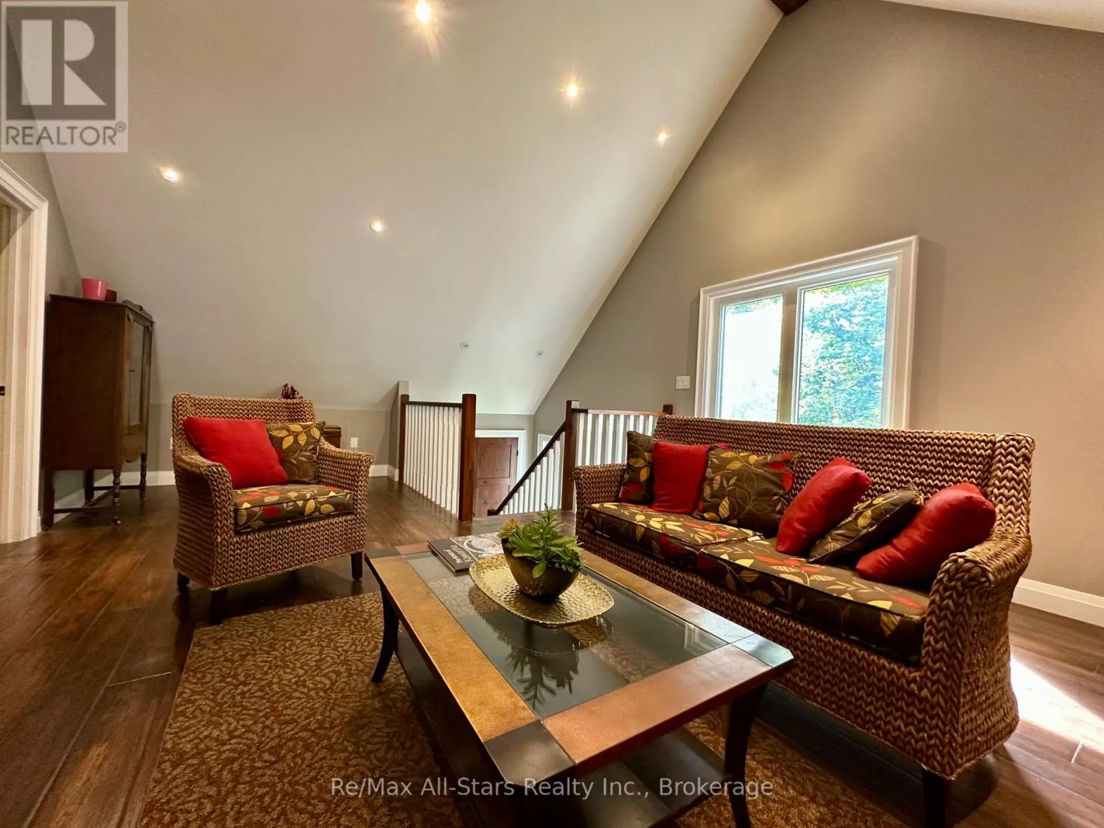316 1/2 RIVERSIDE DRIVE