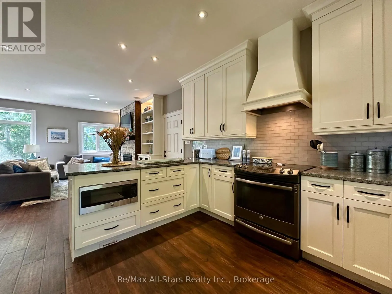 316 1/2 RIVERSIDE DRIVE