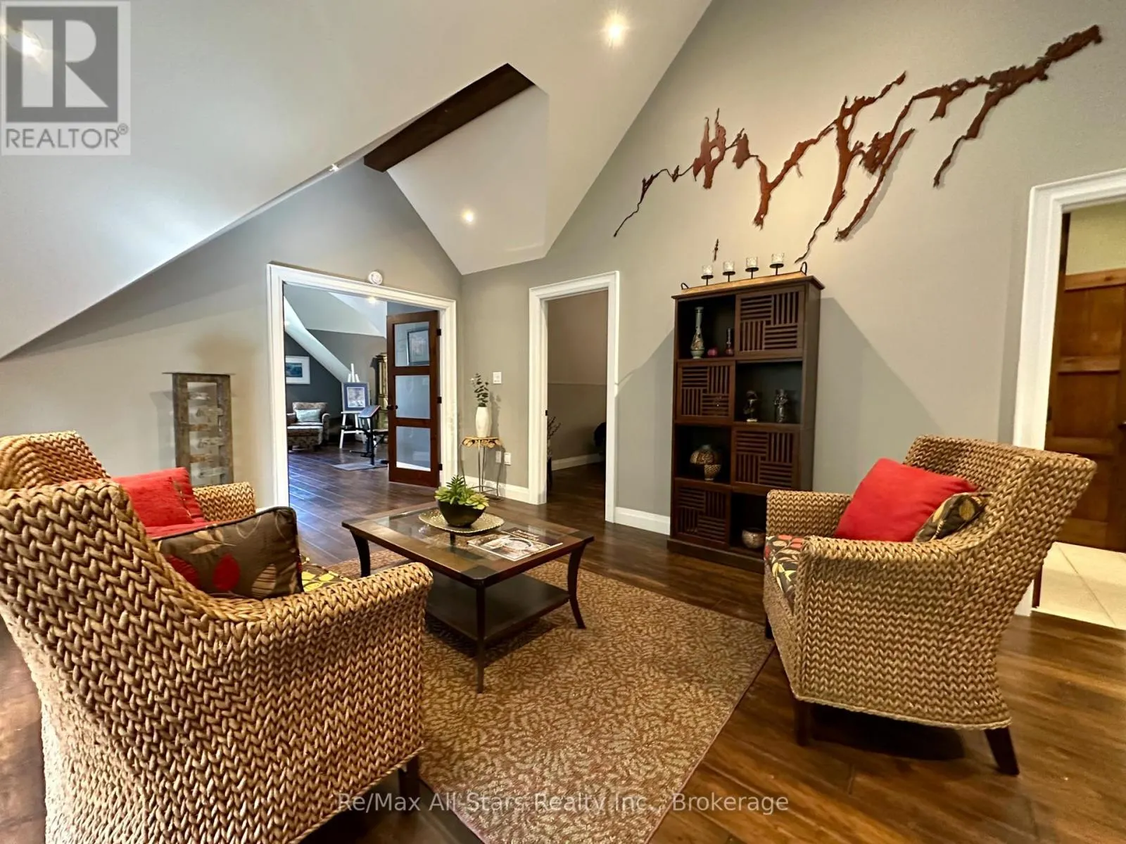 316 1/2 RIVERSIDE DRIVE