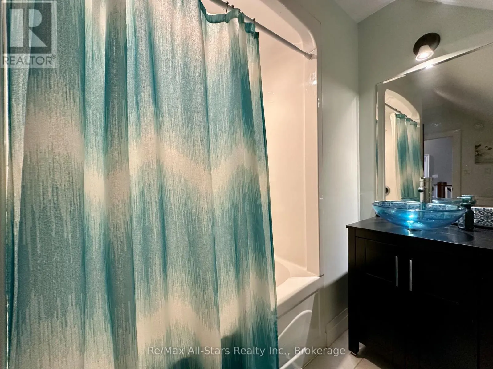 316 1/2 RIVERSIDE DRIVE