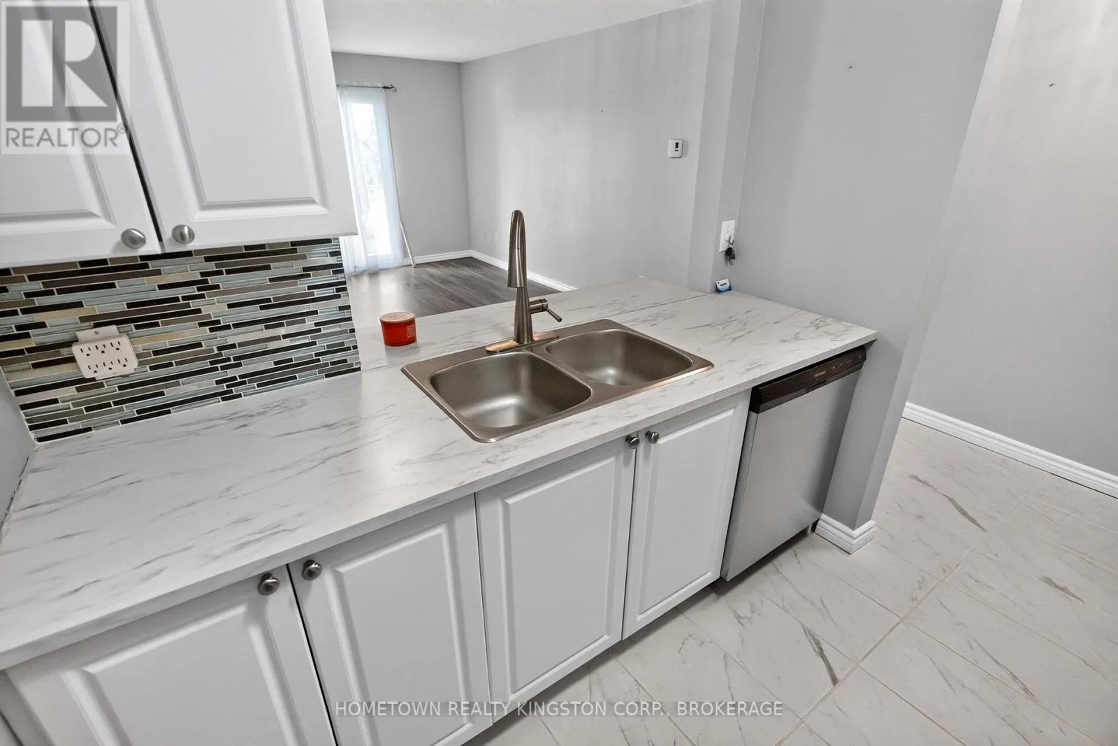 201 - 566 ARMSTRONG ROAD #201