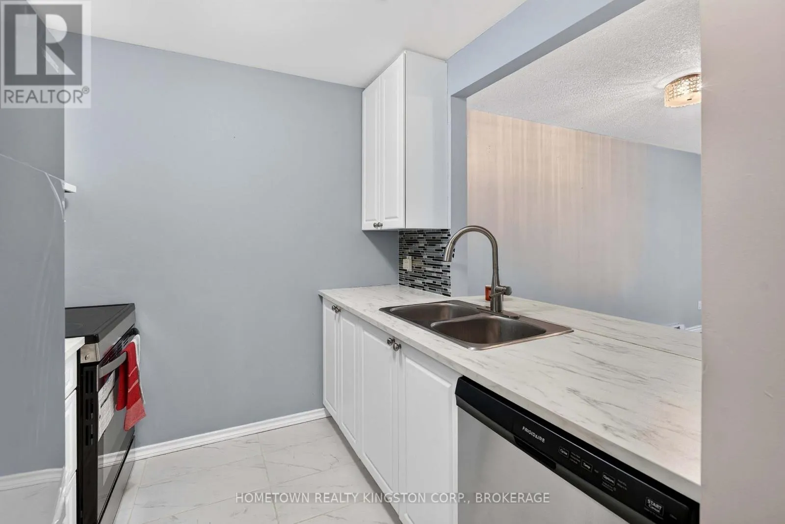 201 - 566 ARMSTRONG ROAD #201