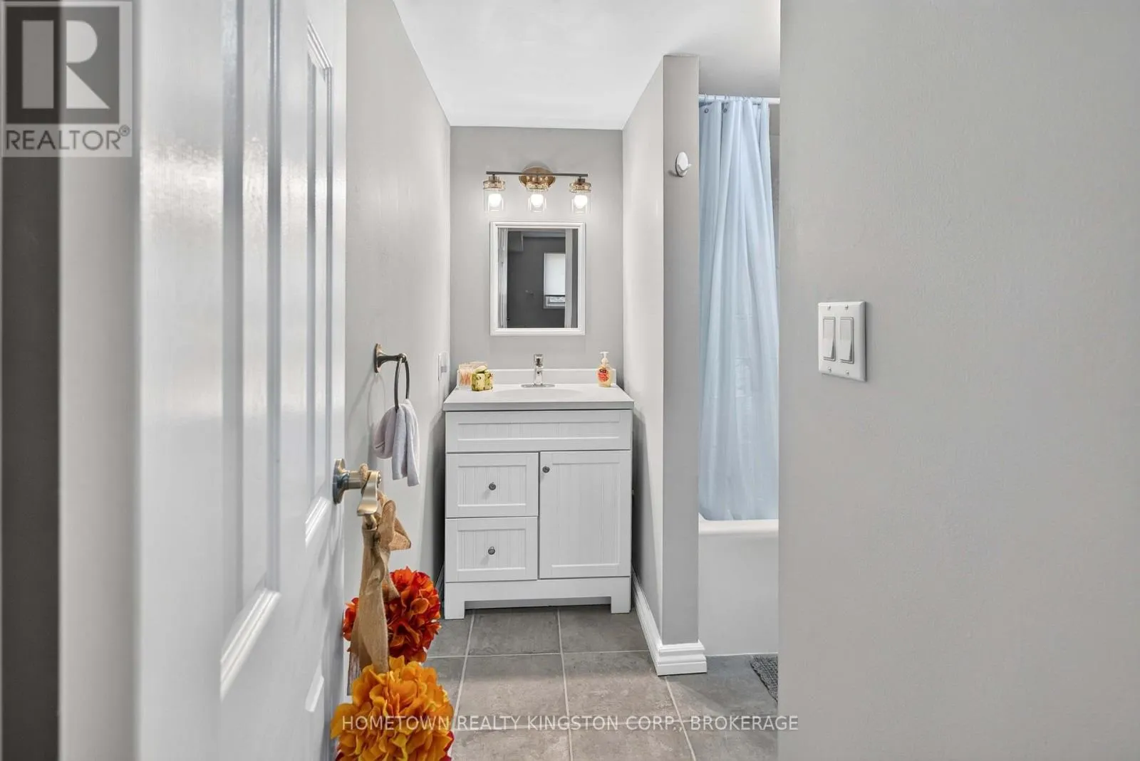 201 - 566 ARMSTRONG ROAD #201