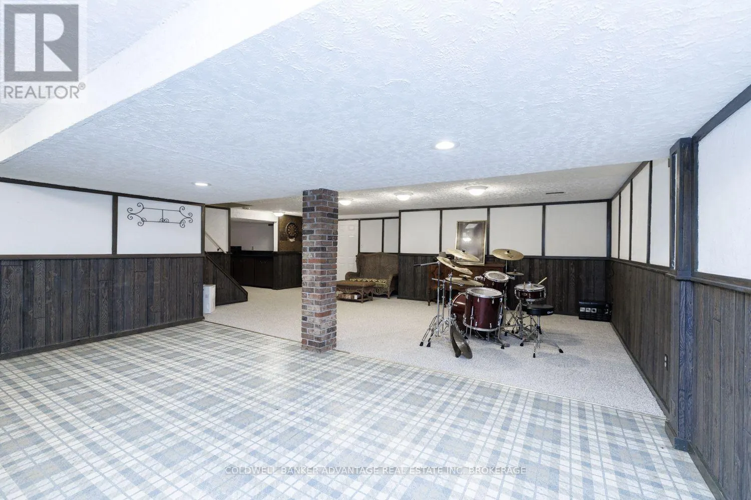 16 WILLOWDALE COURT