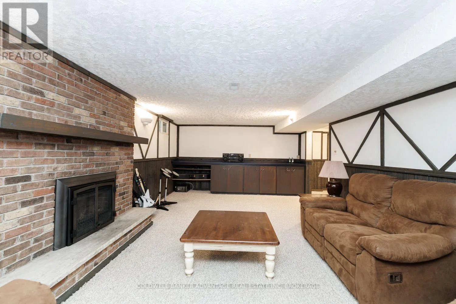 16 WILLOWDALE COURT