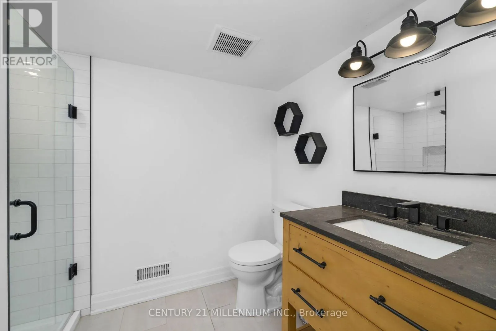 11 DUNDAS STREET W