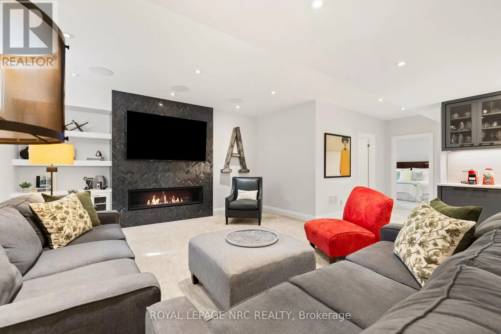 4 - 1535 HAIST STREET #4