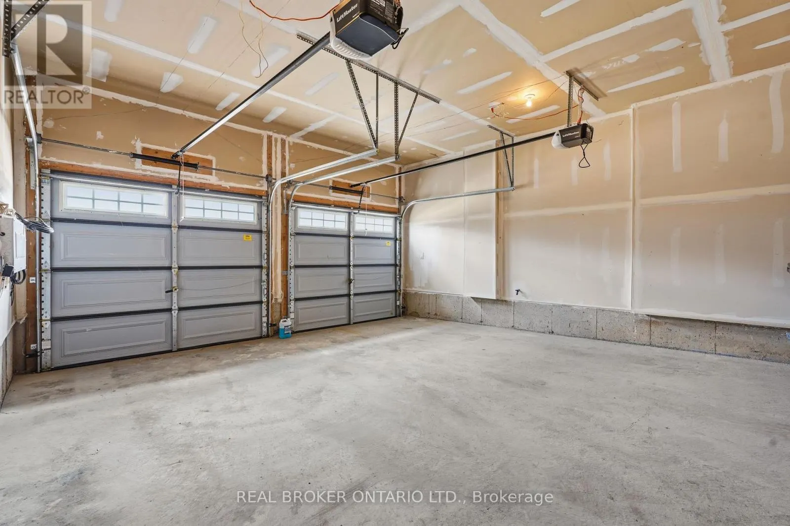 359 BEECHDROPS DRIVE