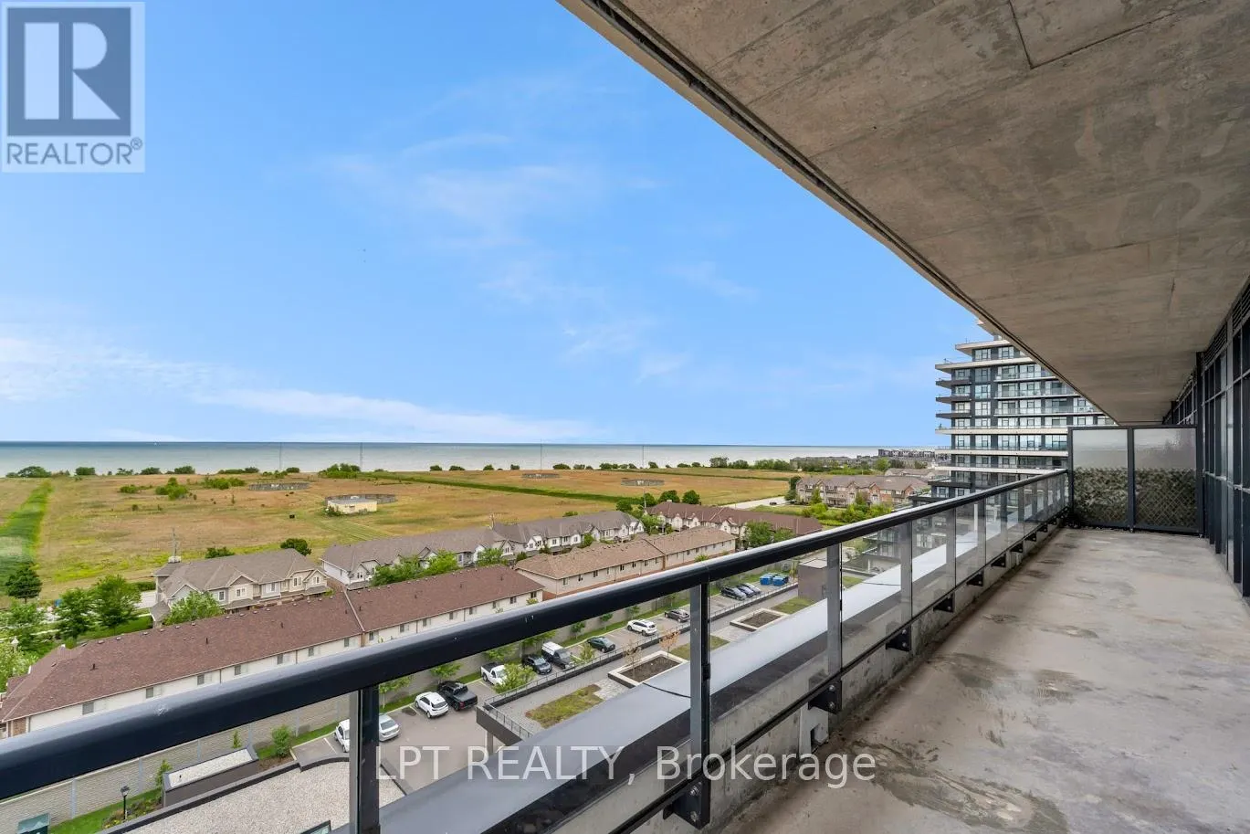 901 - 560 NORTH SERVICE ROAD N