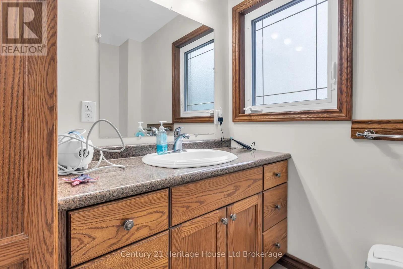 37 CHURCH STREET E