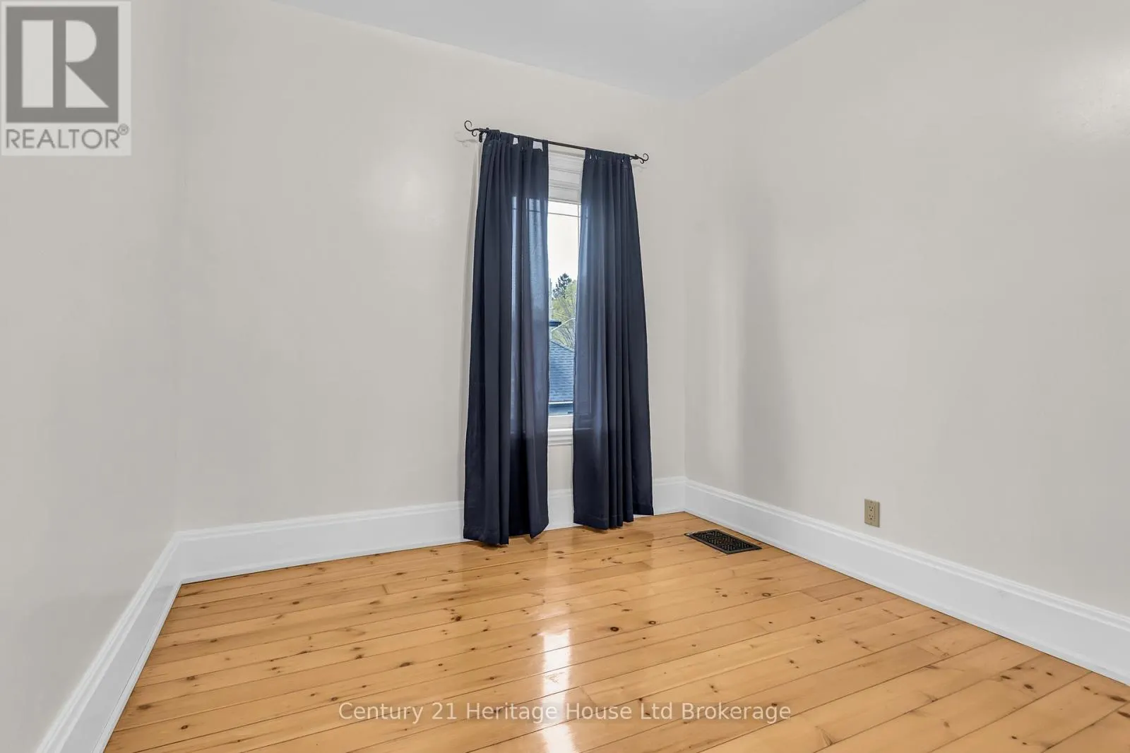 37 CHURCH STREET E