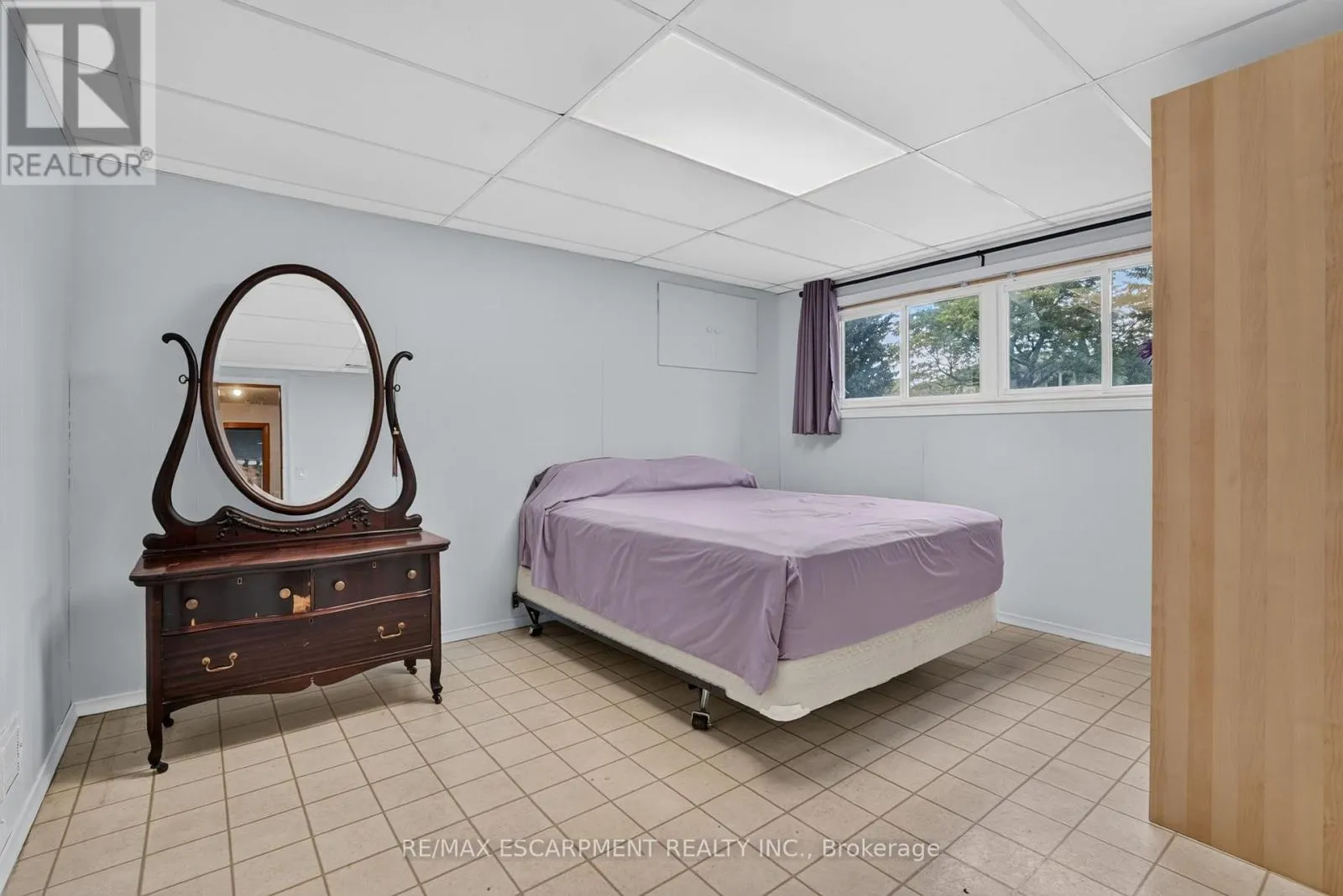 5 BROOKS CIRCLE