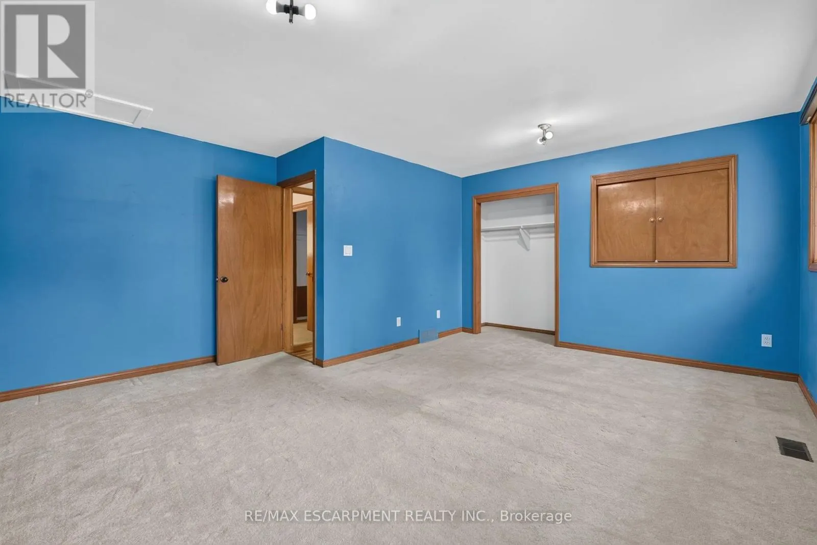 5 BROOKS CIRCLE