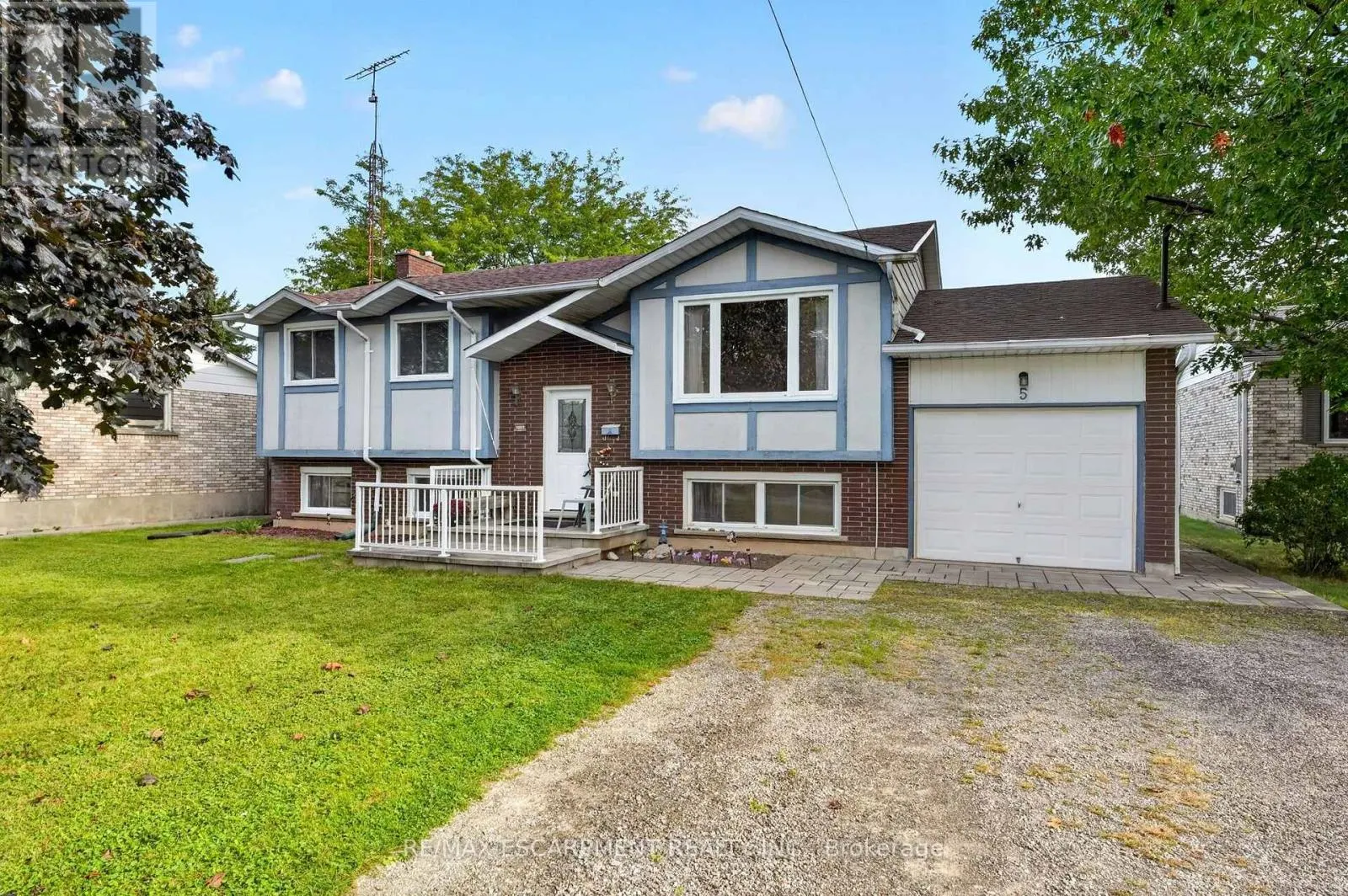 5 BROOKS CIRCLE