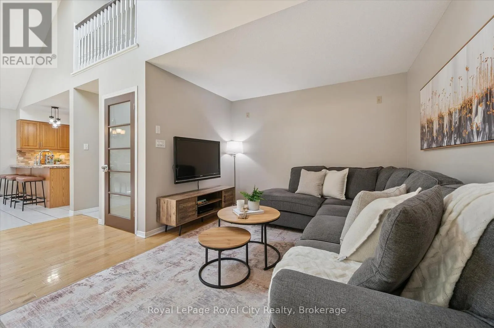 27 OAKRIDGE CRESCENT