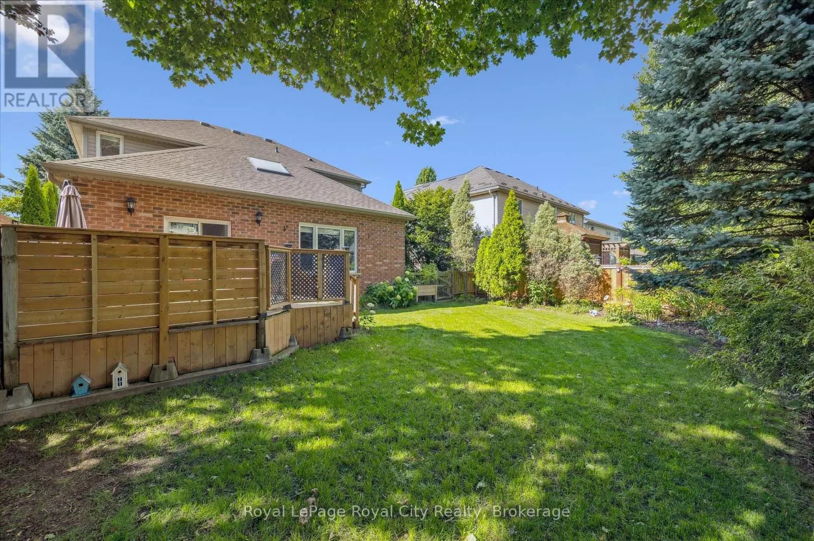 27 OAKRIDGE CRESCENT