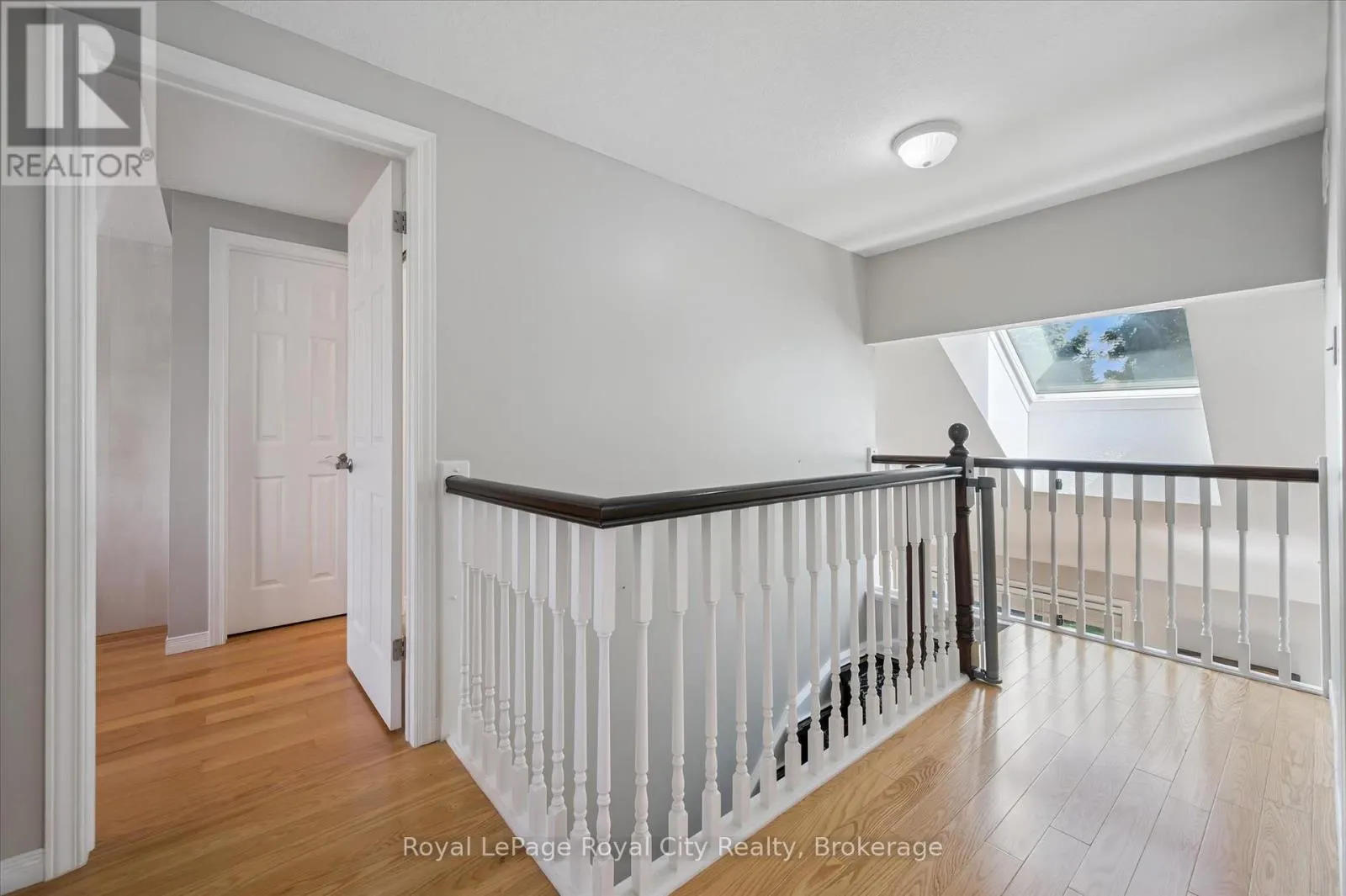 27 OAKRIDGE CRESCENT