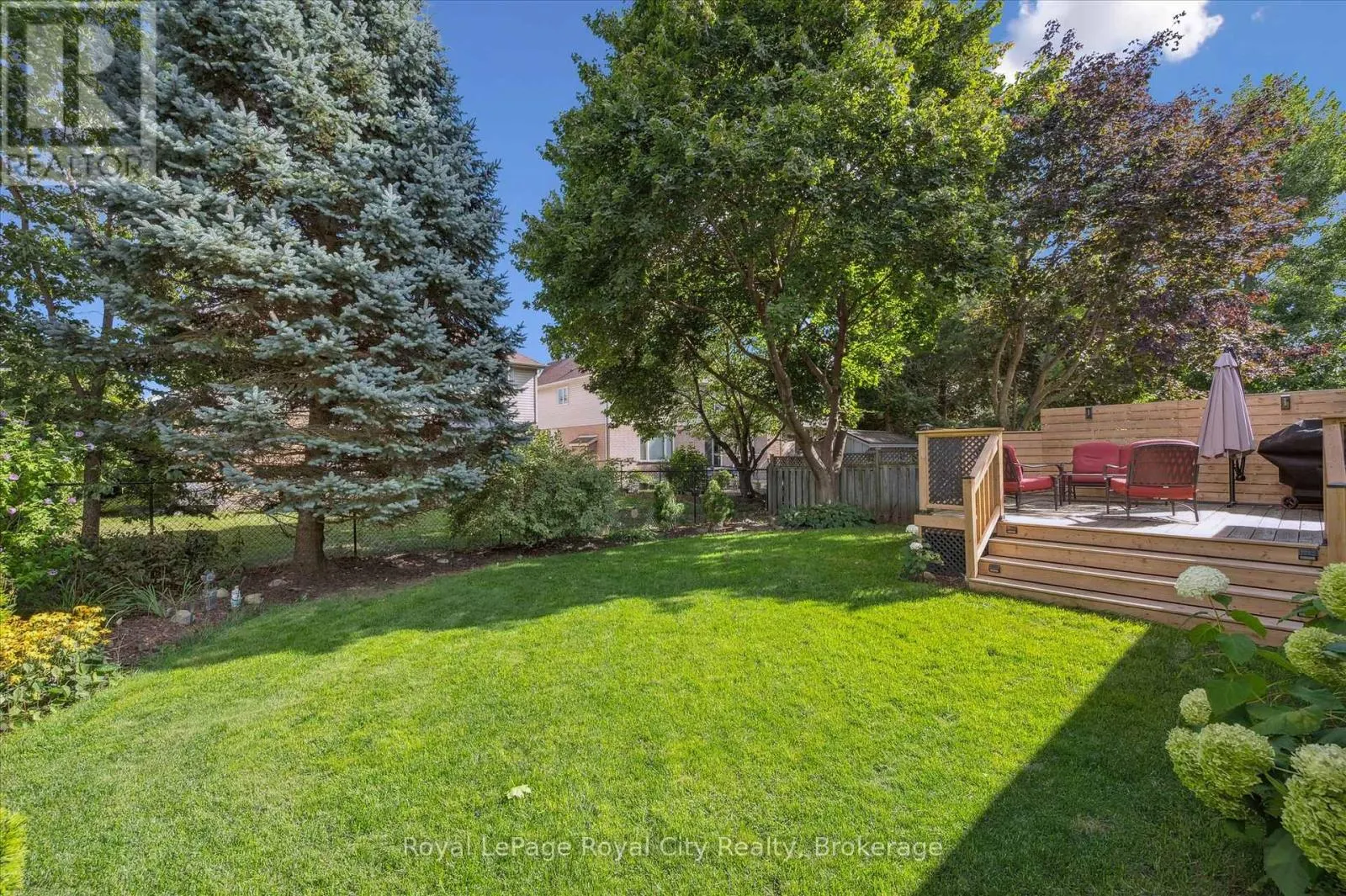 27 OAKRIDGE CRESCENT