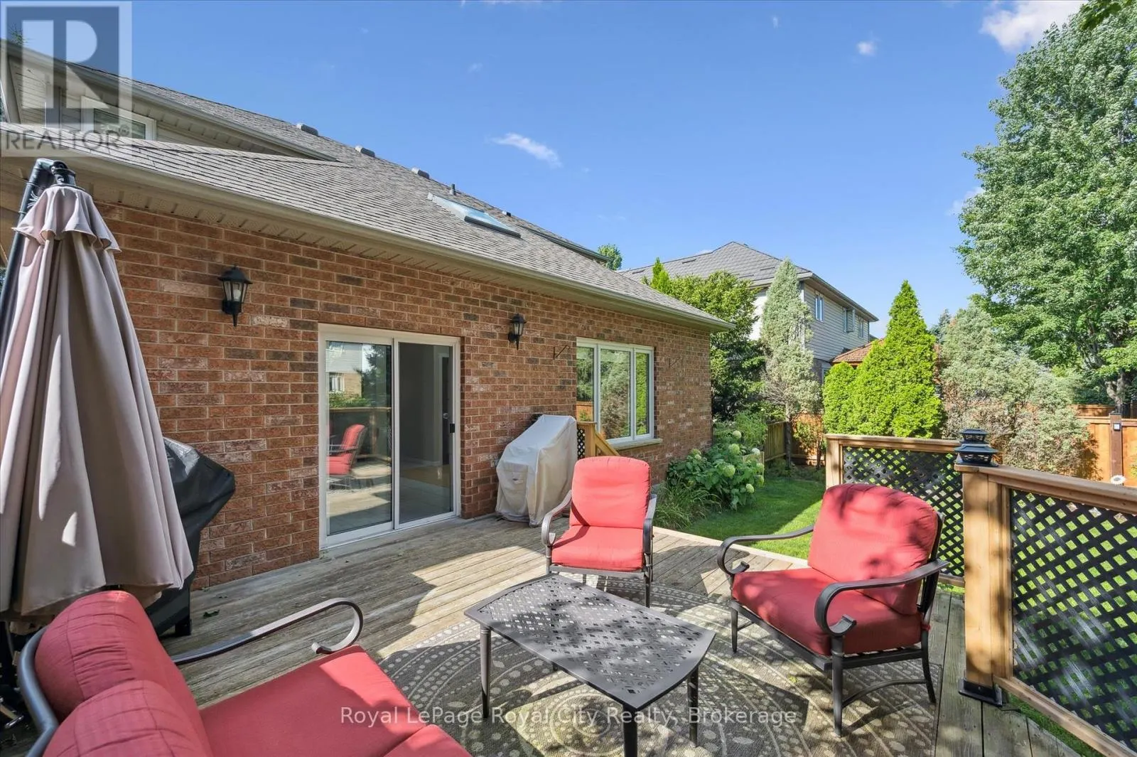 27 OAKRIDGE CRESCENT