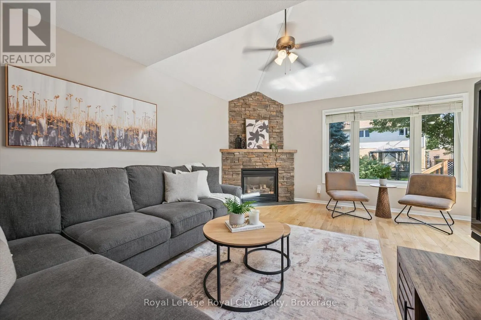 27 OAKRIDGE CRESCENT