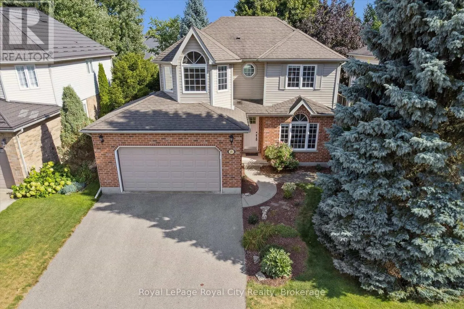27 OAKRIDGE CRESCENT