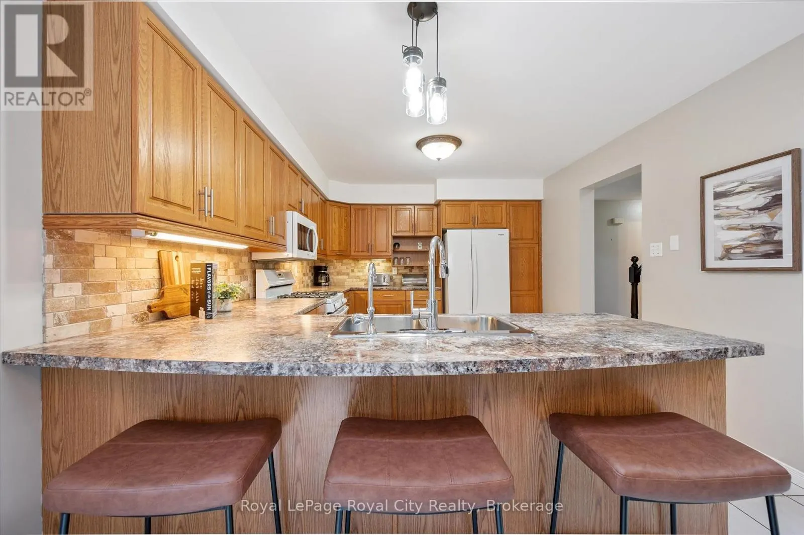 27 OAKRIDGE CRESCENT