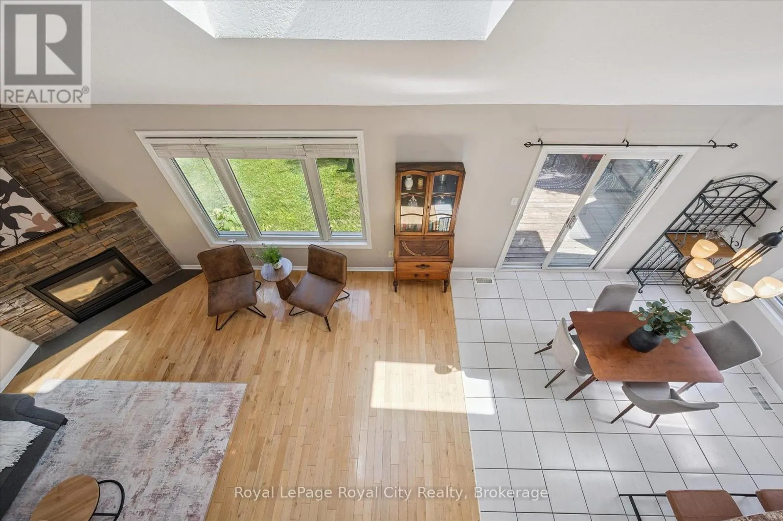 27 OAKRIDGE CRESCENT
