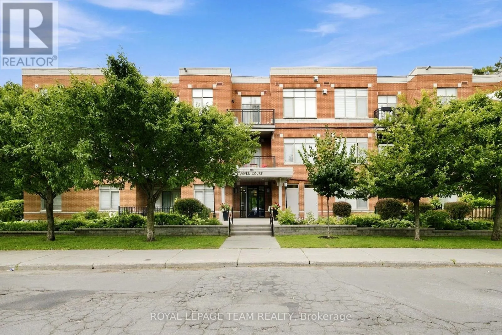 212 - 950 MARGUERITE AVENUE