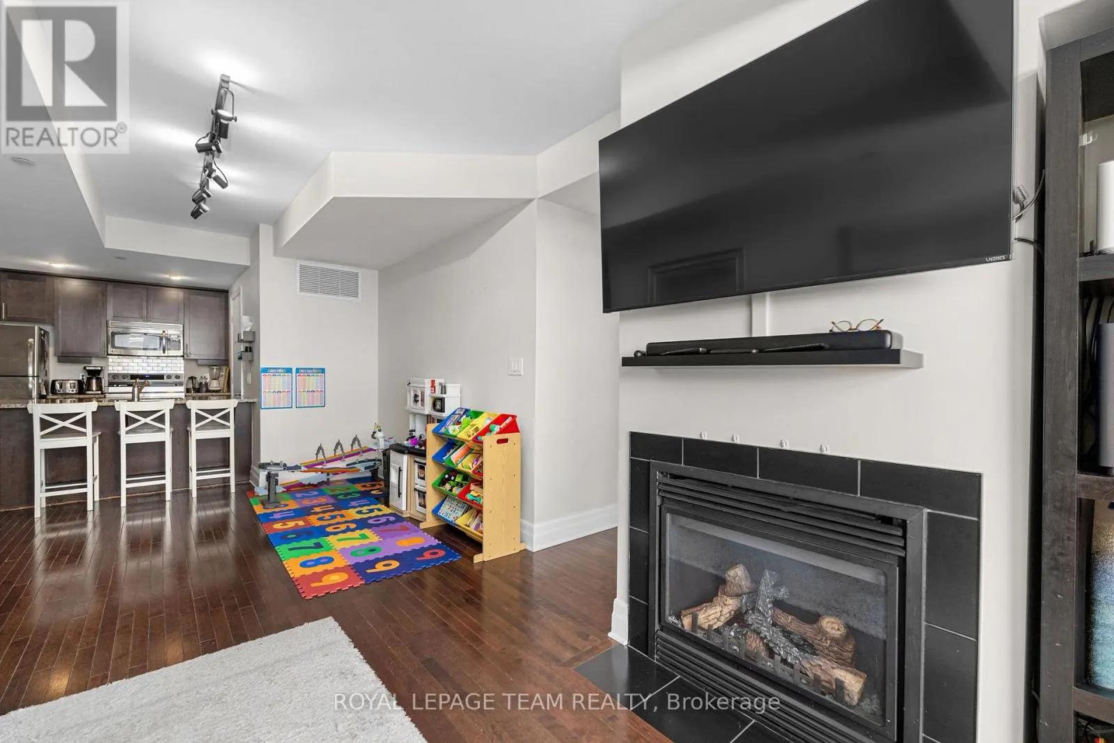 212 - 950 MARGUERITE AVENUE