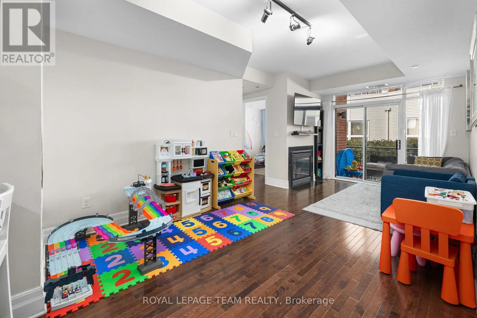 212 - 950 MARGUERITE AVENUE
