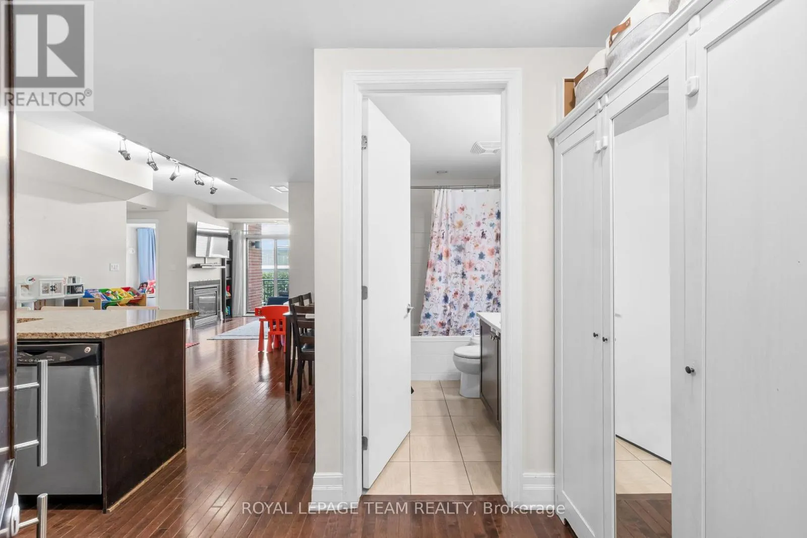 212 - 950 MARGUERITE AVENUE
