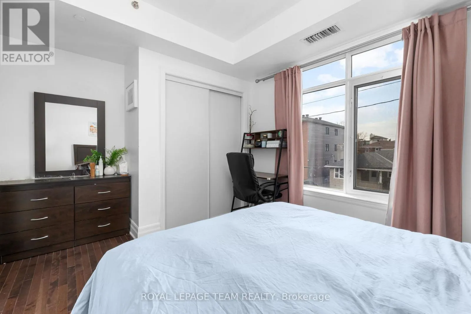 212 - 950 MARGUERITE AVENUE